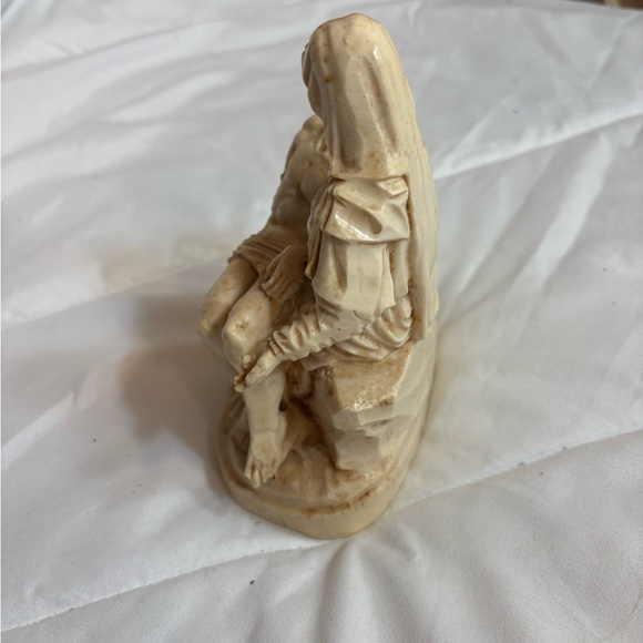 Vintage Statue Pieta Michelangelo A. Santini Vintage approximately 6” - Picture 3 of 8